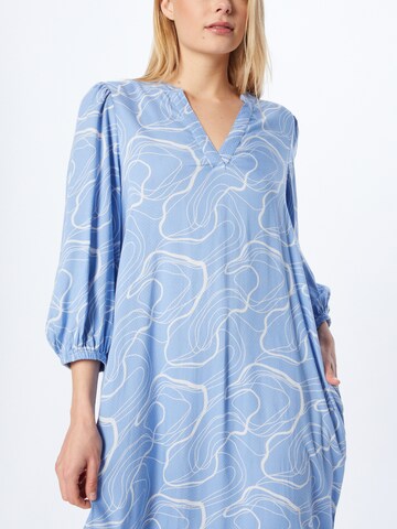 Robe 'Cajsa' Kaffe en bleu