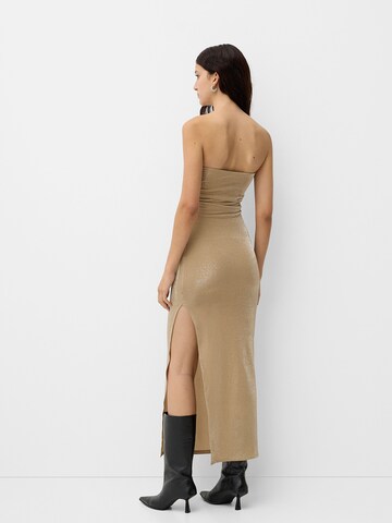 Rochie de la Bershka pe auriu