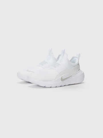 NIKE Спортни обувки 'FLEX RUNNER 4' в бяло