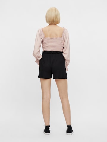 PIECES Regular Shorts 'Neora' in Schwarz