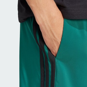 ADIDAS SPORTSWEAR regular Παντελόνι φόρμας 'Essentials Chelsea' σε πράσινο