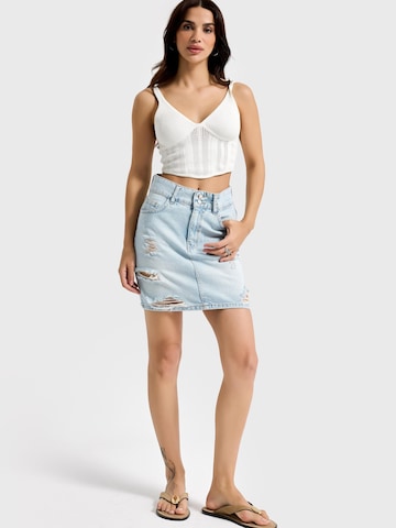 Jupe 'RIPPED MINI DENIM SKIRT' IT'S BASIC en bleu : devant