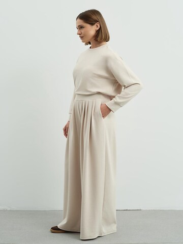 C&City Wide Leg Hose in Beige