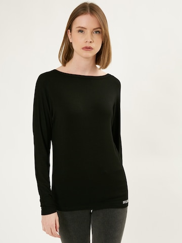 Influencer Shirt in Black: front