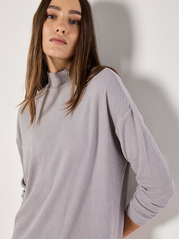Robes en maille Apricot en gris