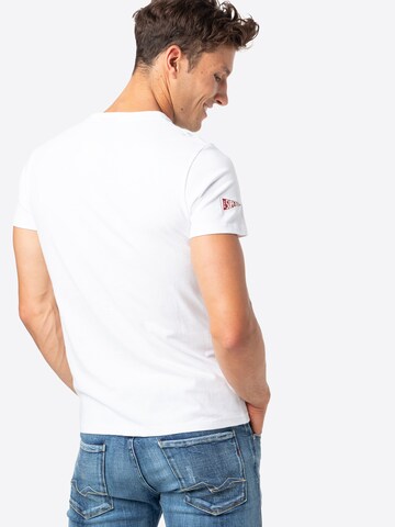 T-Shirt 'Source' Superdry en blanc