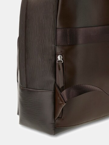 GUESS Rucksack 'Milano' in Braun