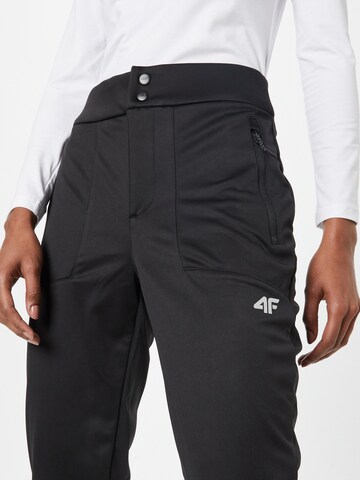 4F - regular Pantalón deportivo en negro