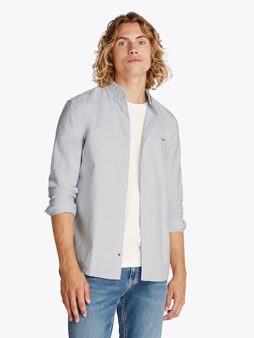 Tommy Jeans Regular fit Button Up Shirt in Blue: front