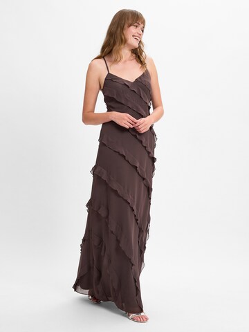 Marie Lund Abendkleid in Braun: Vorderseite