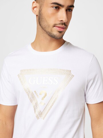 T-Shirt GUESS en blanc