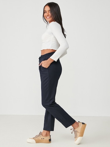 C&City Tapered Bandplooibroek in Blauw