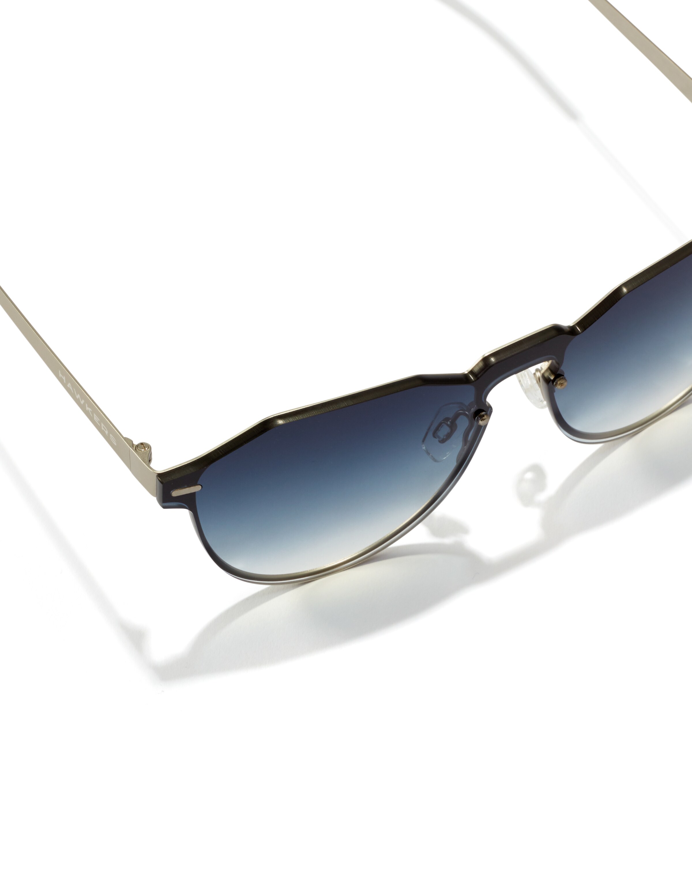 HAWKERS Γυαλιά ηλίου 'Warwick Wemn' σε ασημί