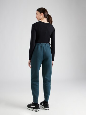 Nike Sportswear Tapered Trousers in Green