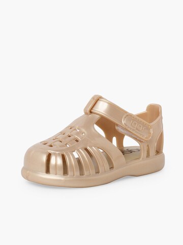Claquettes / Tongs IGOR en beige : devant