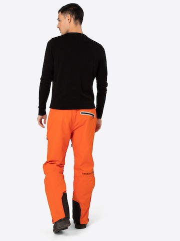 Superdry Snow - regular Pantalón de montaña en naranja