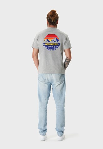 Oldskull T-Shirt 'Wrldvibe Explore The Wild' in Grau