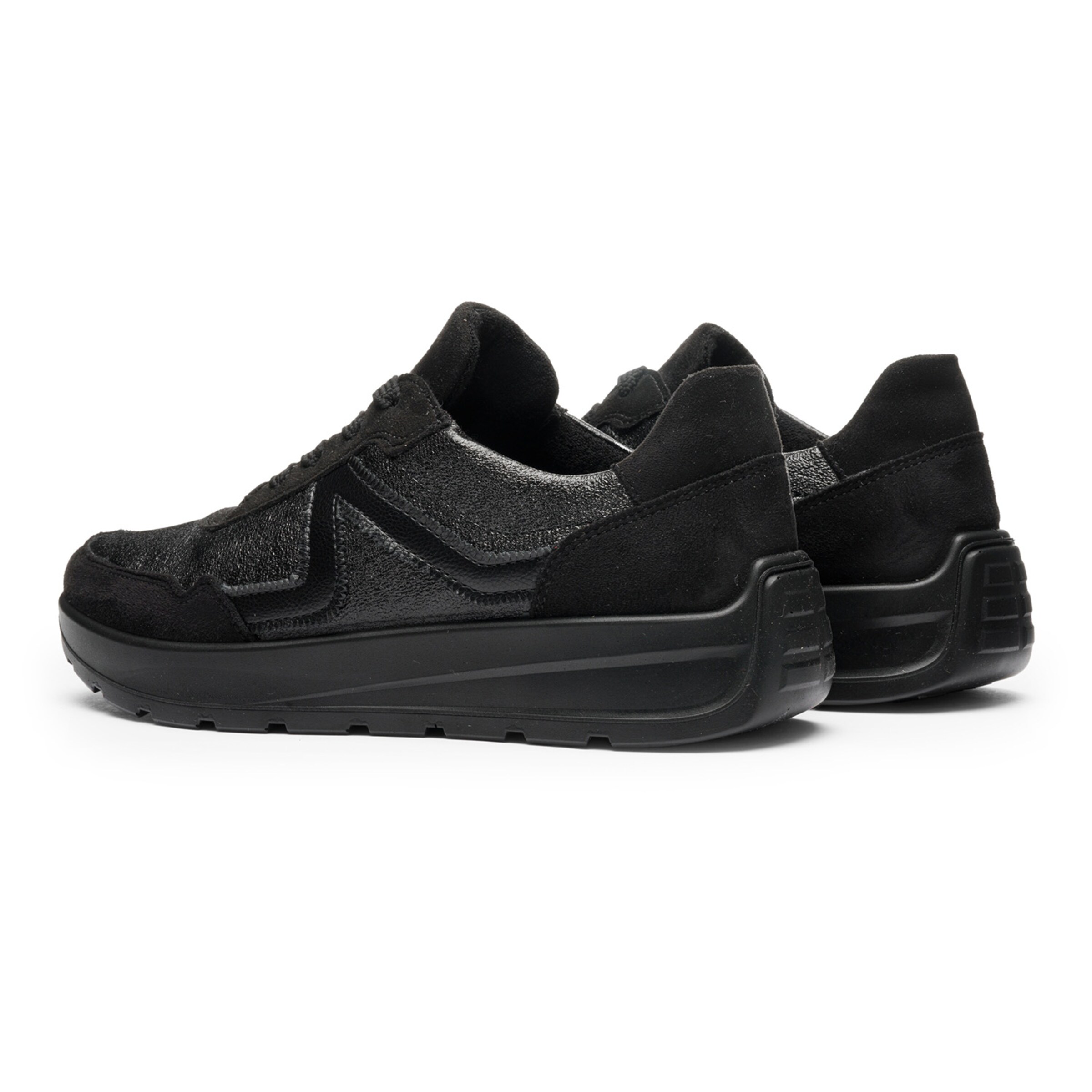 ARA Sneakers in Black