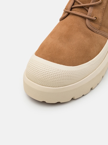 UGG Šněrovací boty 'NEUMEL' – hnědá