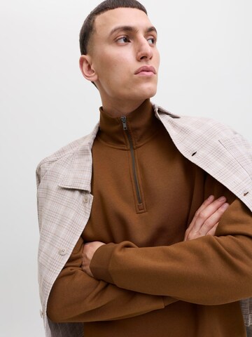 Sweat-shirt 'JJEBradley' JACK & JONES en marron