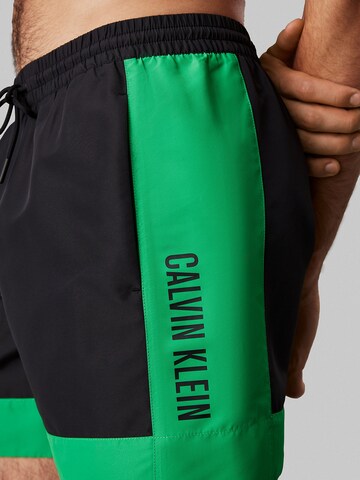 Shorts de bain 'Intense Power' Calvin Klein Swimwear en vert