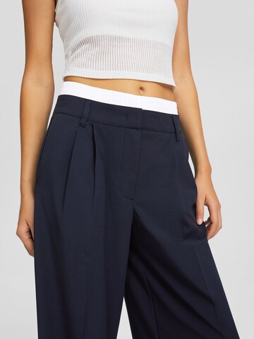 Bershka Zvonové kalhoty Kalhoty se sklady v pase – modrá