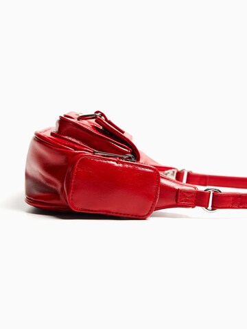 Bershka Schultertasche in Rot