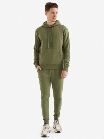 WESTMARK LONDON Sweatshirt 'Core' in Groen: voorkant