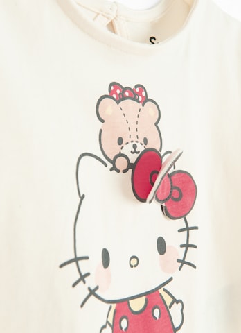 Tricou de la Cool Club pe bej