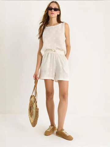 Pantalons de tailleur Bianco Lucci en beige