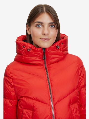 Veste d’hiver Amber & June en rouge