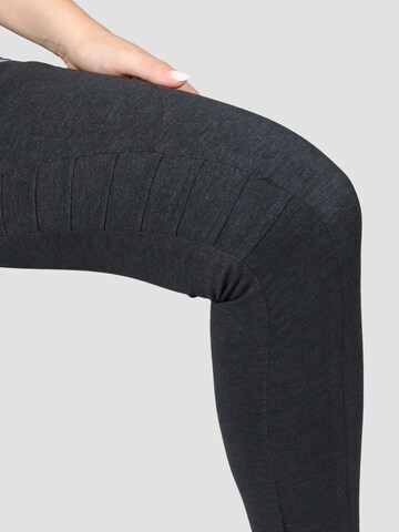 Skinny Pantaloni sportivi di MOROTAI in grigio