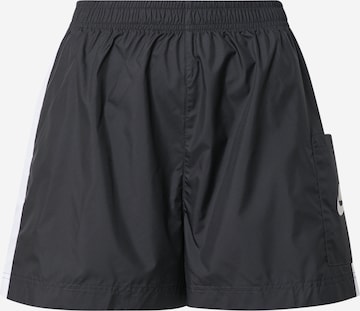 Nike Sportswear Regular Shorts 'Essential' in Schwarz: predná strana