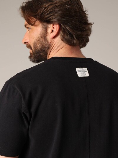 Deeluxe T-Shirt 'Juwon' en noir, Vue avec produit
