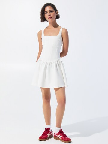 Abito di Pull&Bear in bianco