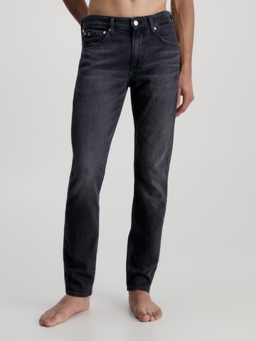 Calvin Klein Jeans Tapered Jeans in Black: front