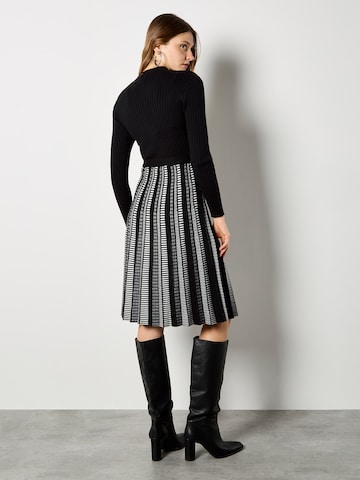 Apricot Geometric Stripe Knitted Midi Dress ' ' in Schwarz