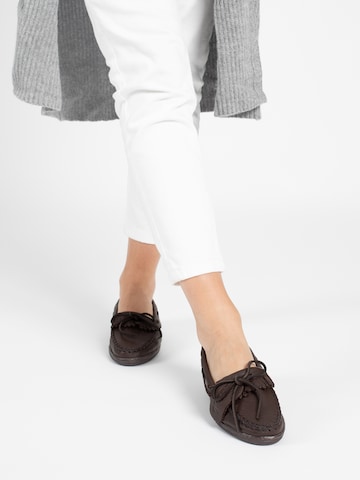 Mocasini 'KILTY' de la Minnetonka pe maro: față