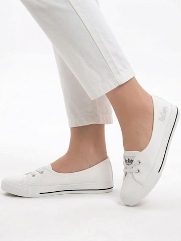 Lee Cooper Ballerina 'LCW-26-31-4356L' in White