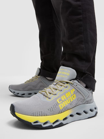 CAMP DAVID Power Running Sneaker mit Strick-Struktur in Grau: Vorderseite