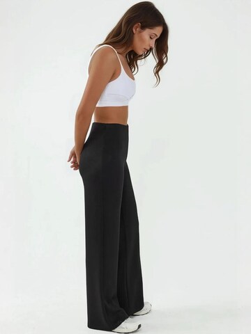 Flared Pantaloni di Hiccup in nero