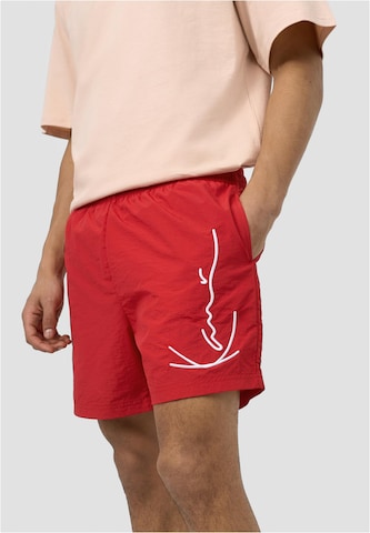 Karl Kani Regular Shorts in Rot: predná strana