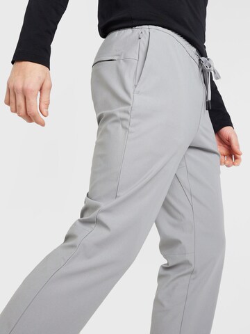 Slimfit Pantaloni funzionali 'GO' di Dockers in grigio