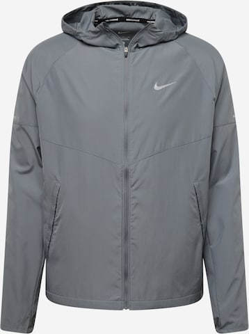 NIKE Спортивная куртка 'Miler' в Серый: спереди