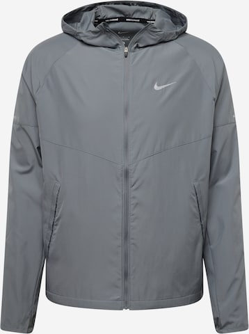 Veste de sport 'Miler' NIKE en gris : devant