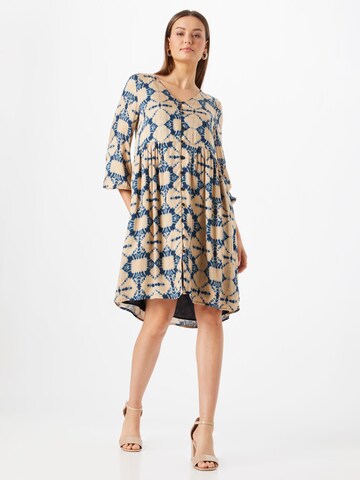 Rochie de la COMMA pe bej