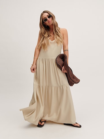 Robe Tatiana Zidekova en beige : devant