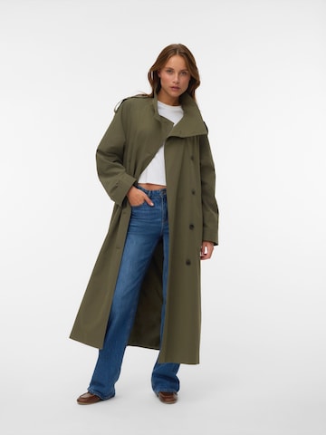 VERO MODA Преходно палто в зелено