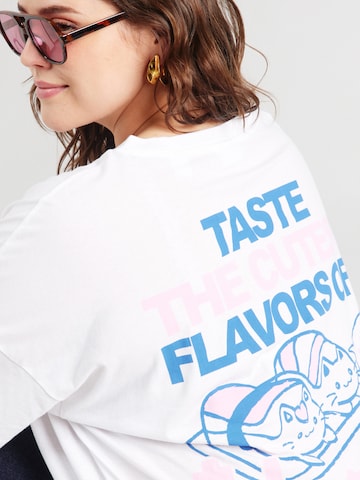 Tricou 'NMIDA RAMEN' de la Noisy May Curve pe alb
