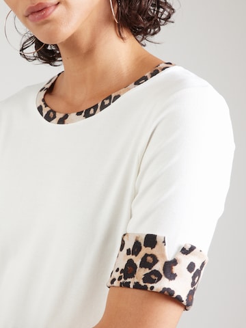 Tricou de la Marc Cain pe alb